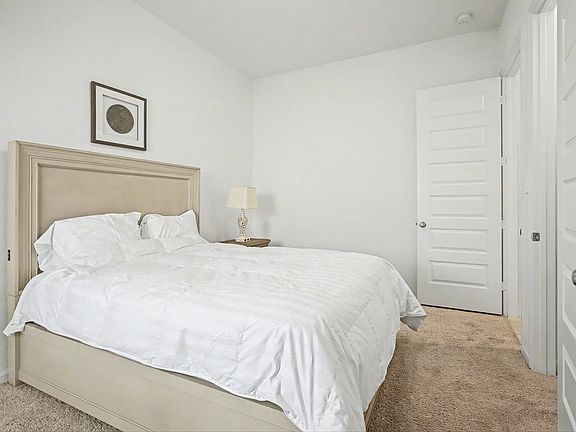 5th image of 5610 Vintage Oaks Ln