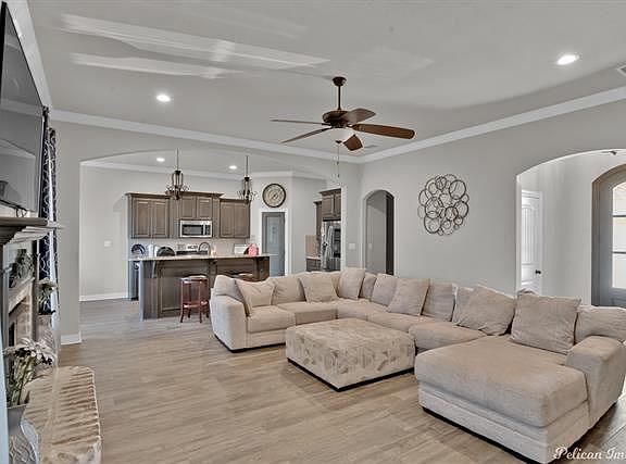 3rd image of 752 Fir Wood Ln