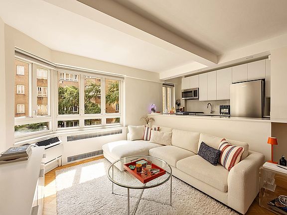 2nd image of 333 W 57th St APT 3H