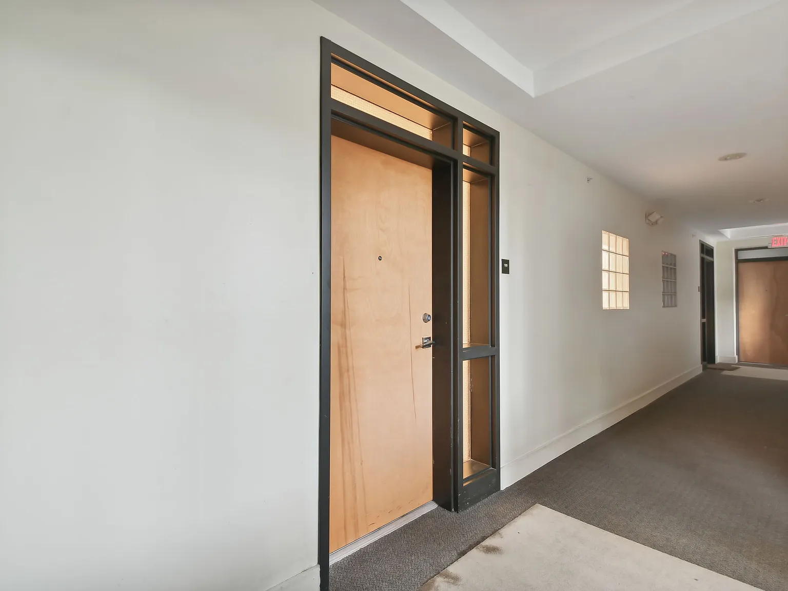 1 bed, 864 sqft, $2,300 — Photo 2