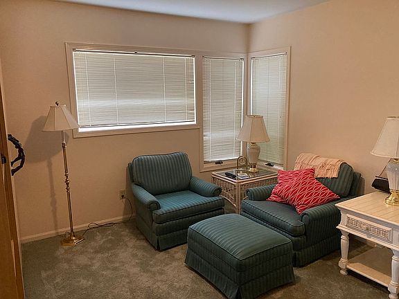 2nd image of 995 Lake St #7