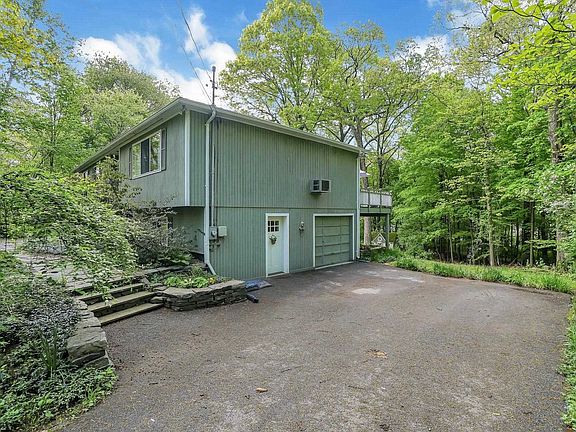 2nd image of 724 Dogwood Hills Ter