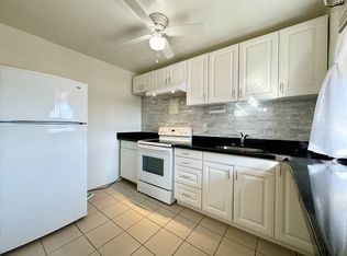 2696 Lake Shore Blvd W #16, Toronto, ON M8V 1G8