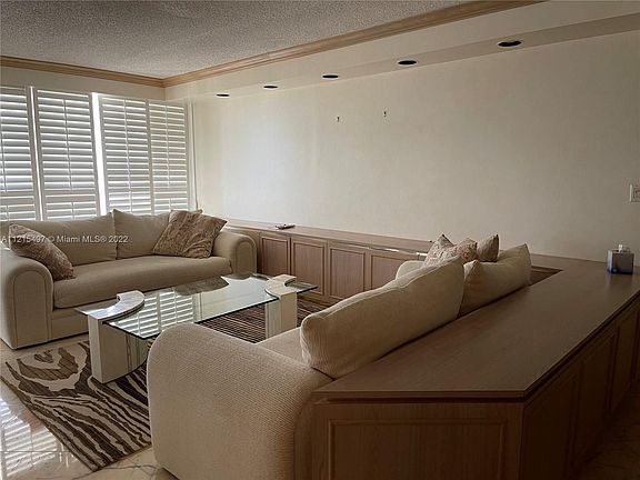 4th image of 1000 Island Blvd #902
