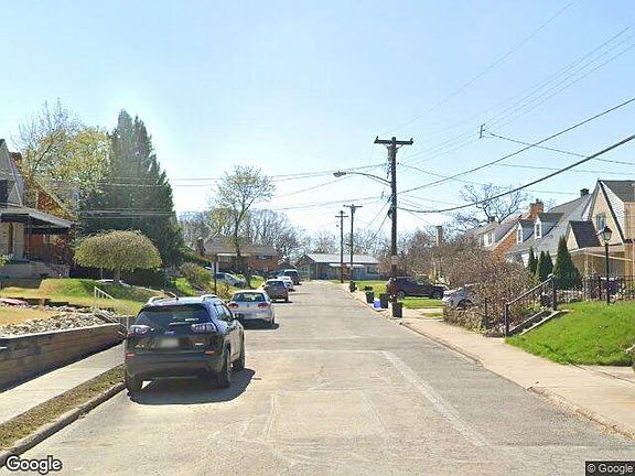Exterior Neighborhood (street photo)
