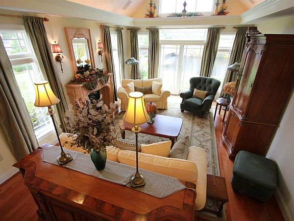 5th image of 64 Hawkins Glen Dr