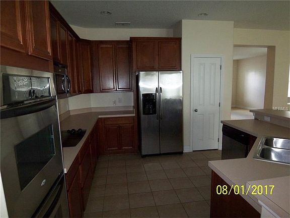 5th image of 10426 Stratford Pointe Ave