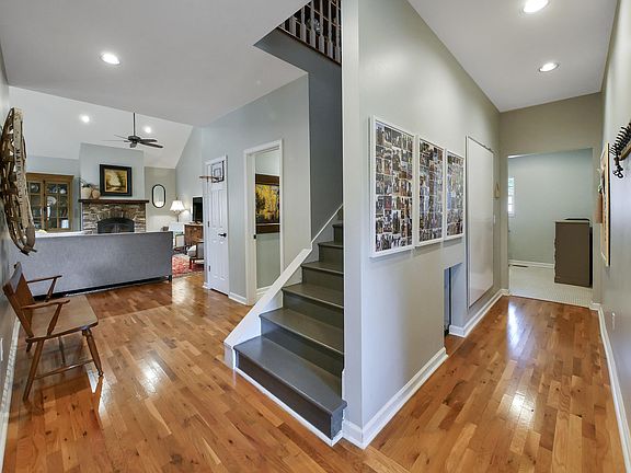 4th image of 50 Wren Ave