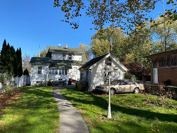 4th image of 304 Clark Ln