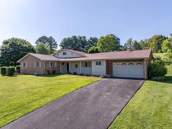 33 Fairview Dr, Lebanon, VA 24266