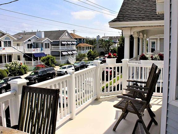 4th image of 1636 Asbury Ave #2