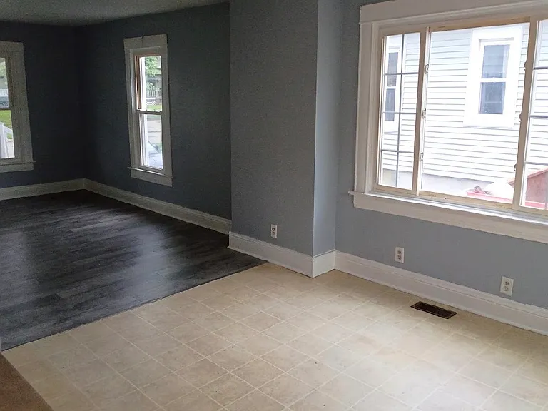2061 N College St — Photo 3
