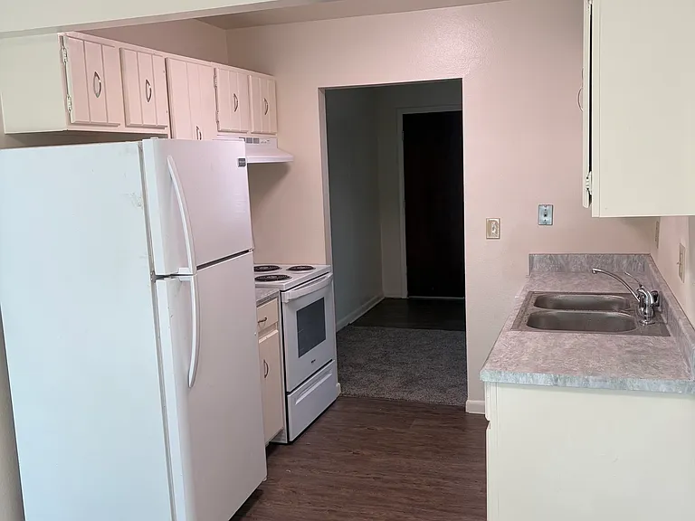 511 Charlotte St #1 — Photo 4