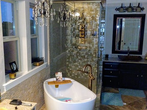5th image of 2204 Oakwood Ct