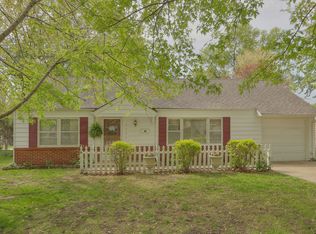 2409 W 76th St, Prairie Village, KS 66208
