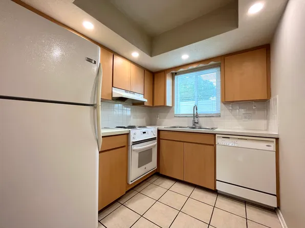 4771 100th Way N APT 101, Saint Petersburg, FL 33708