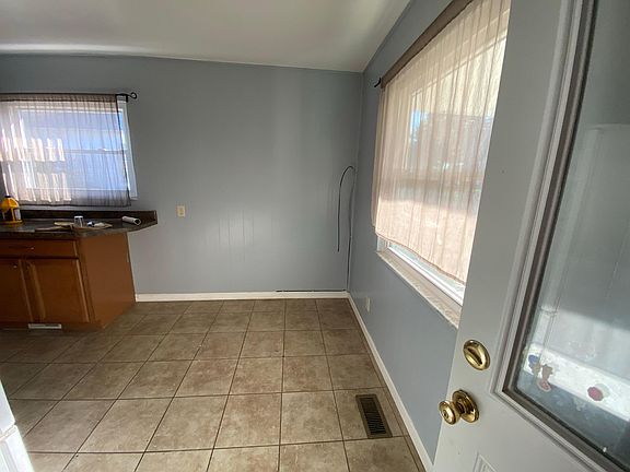 5th image of 2851 S Randolph St