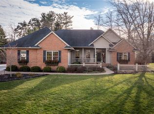 752 Bobwhite Dr, Hermitage, PA