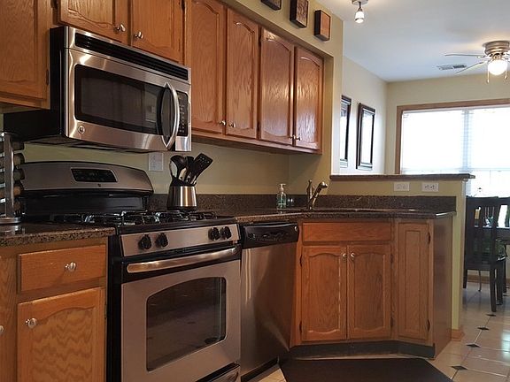 4th image of 291 Ashbury Ln W