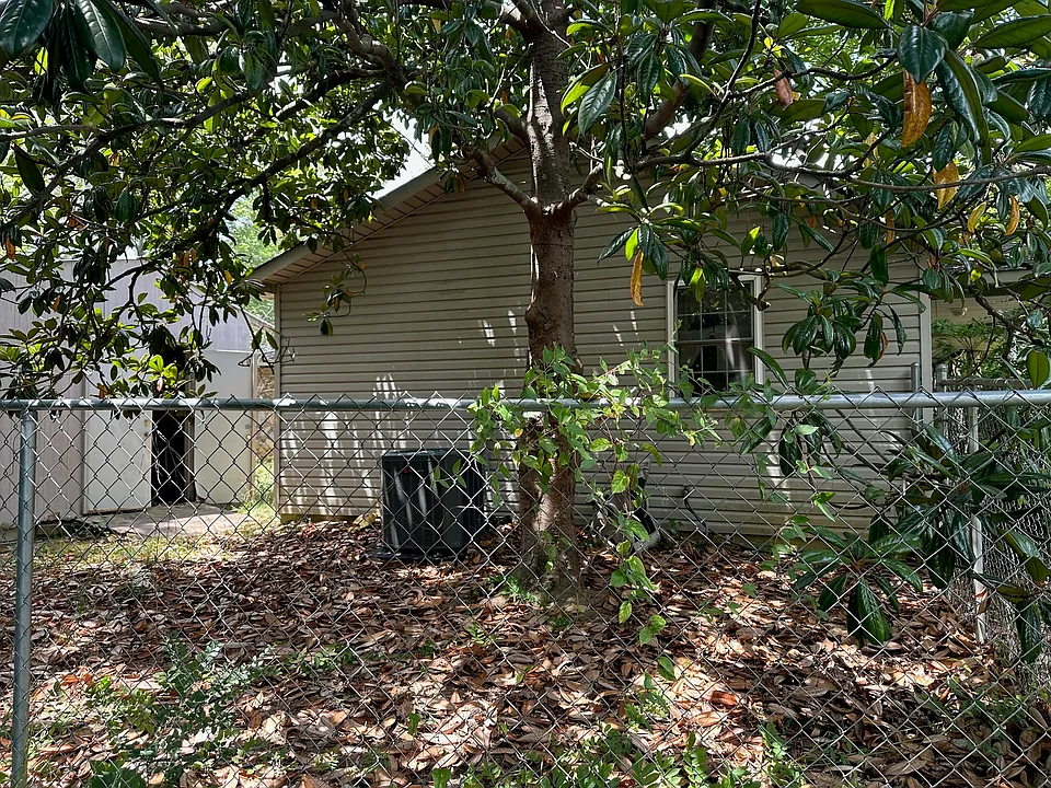 111 Shackelford Dr #1