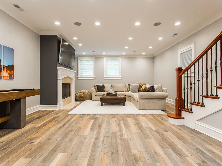 2635 N Marshfield Ave — Photo 9