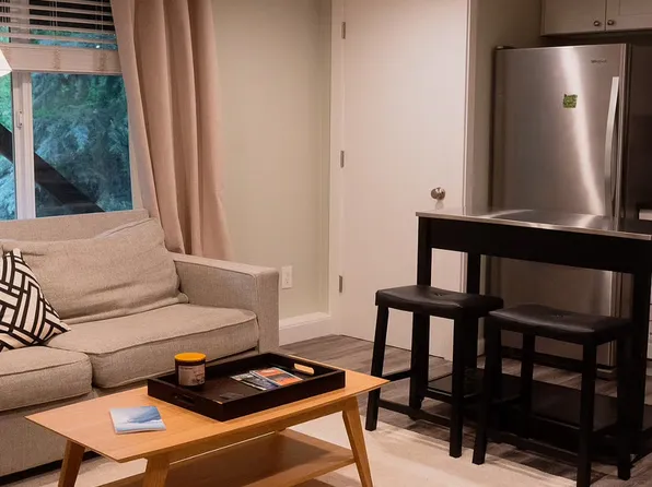 7640 S Hood Ave #B, Portland, OR 97219