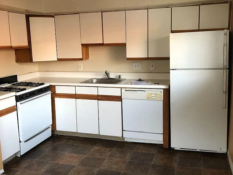 Regent Apartments — Photo 7