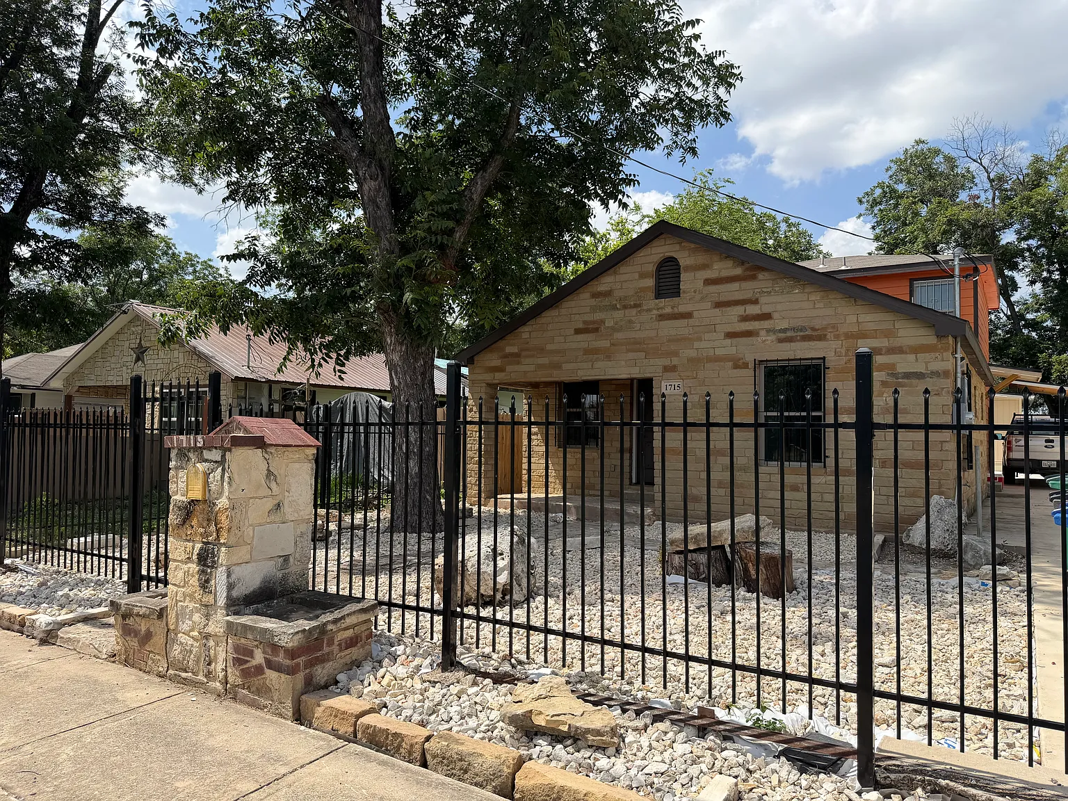 3 bed, $1,800 — Photo 2