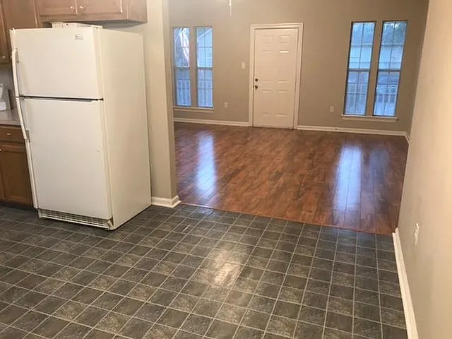 265 Greenhaven Dr — Photo 5