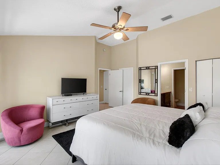 2034 NW 52nd St — Photo 19