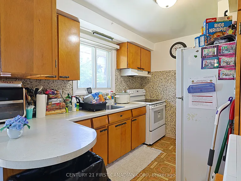 268 Burlington Cres — Photo 4