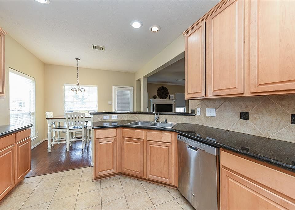 1st image of 2552 Pelican Dr