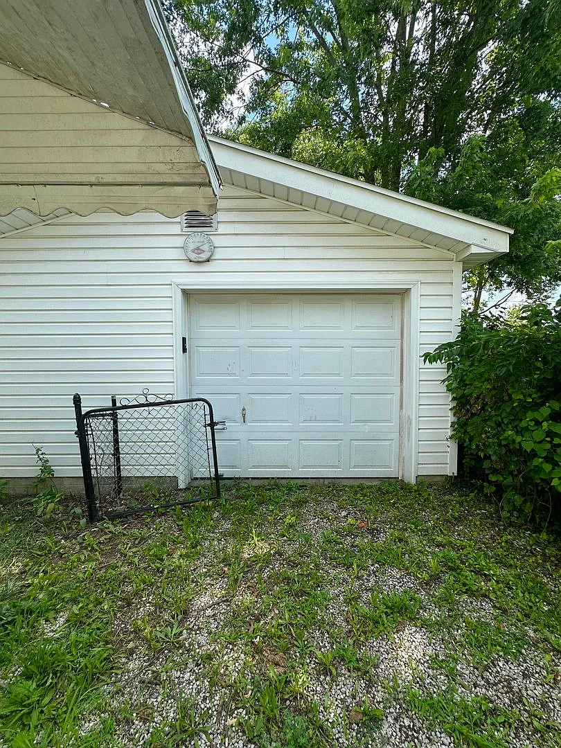 2 Bed | 1 Bath Home with Detached Garage — Photo 4