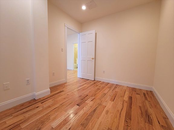 4th image of 310 E 74th St #1Z