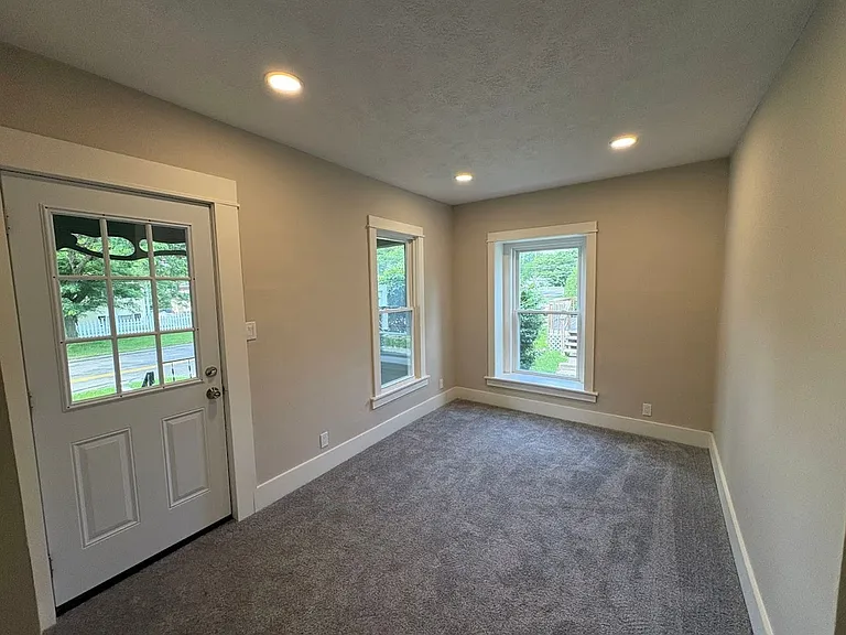 941 Carnegie Ave — Photo 2