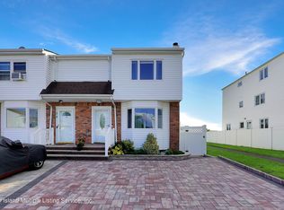 36 Lyle Ct, Staten Island, NY 10306