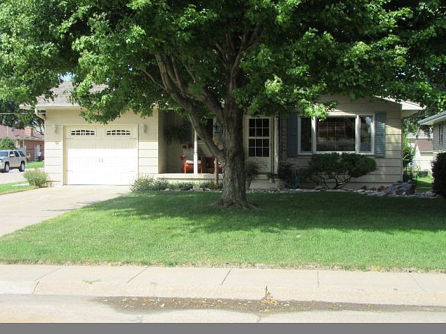 1st image of 1404 N Ruby Grand Is NE