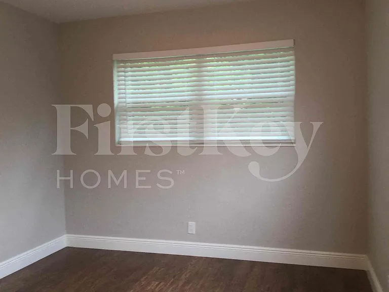 6521 Roosevelt St — Photo 9