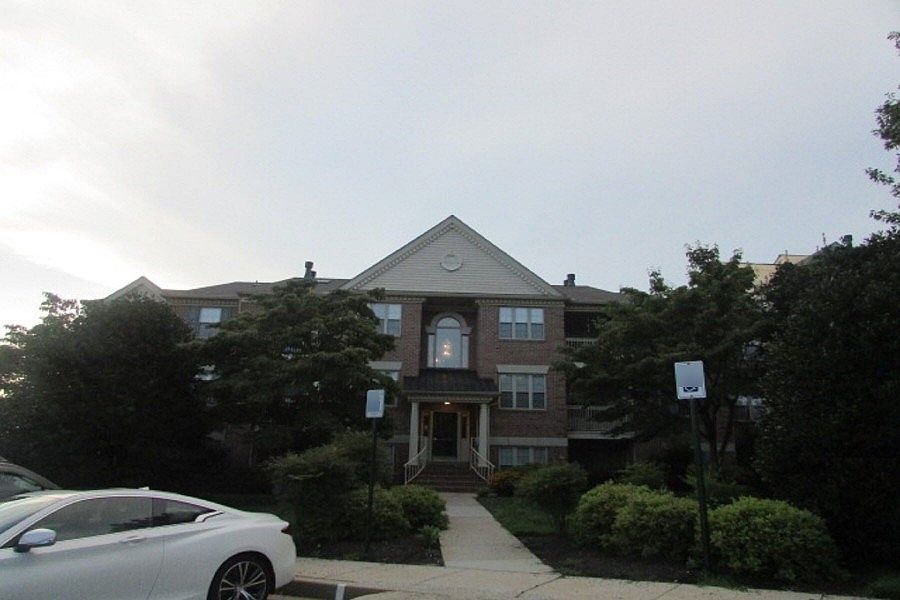 1st image of 1715 Landmark Dr APT H