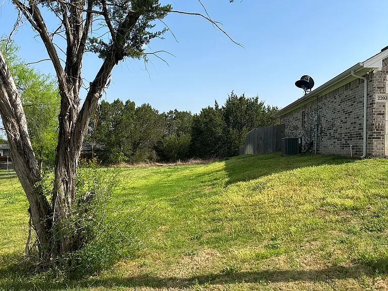 2203 Navasota St — Photo 36