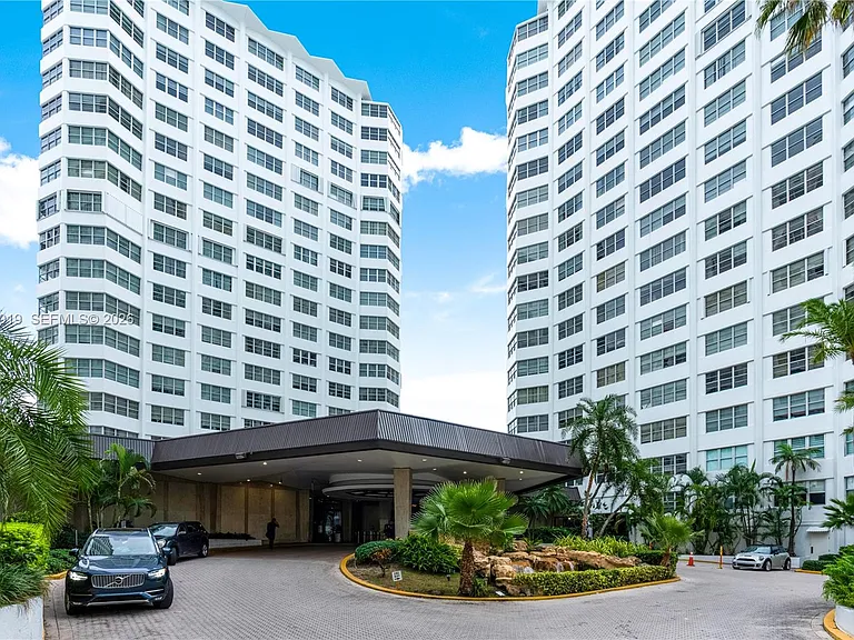 825 Brickell Bay Dr #850 — Photo 22