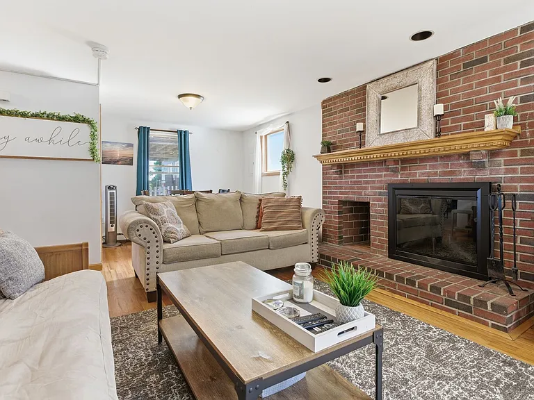 26 Saint Martin St #B — Photo 8