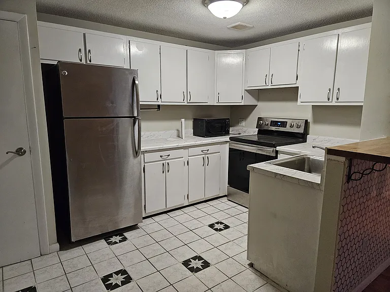 80 Main St #21 — Photo 8