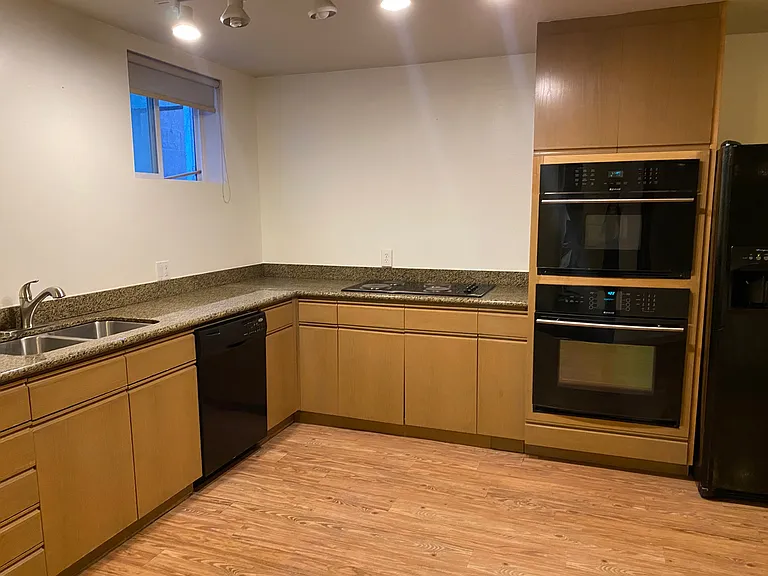 Stanford Apartments — Photo 21