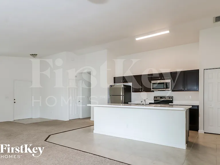 1750 SW Hampshire Ln — Photo 6