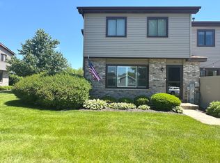 410 Circlegate Rd #410, New Lenox, IL 60451