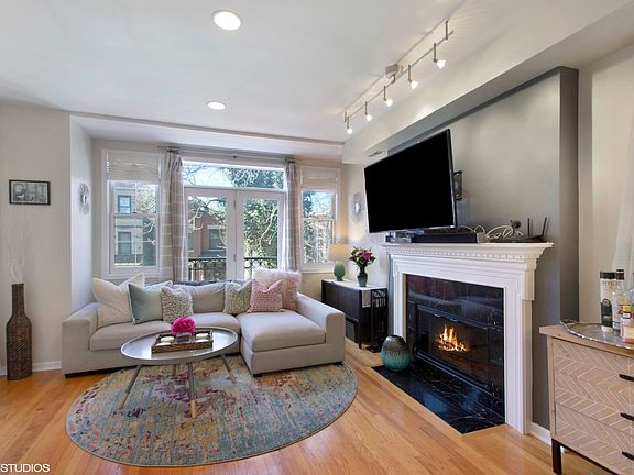 2nd image of 3831 N Kenmore Ave #2