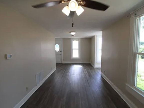 3rd image of 917 Burlington St