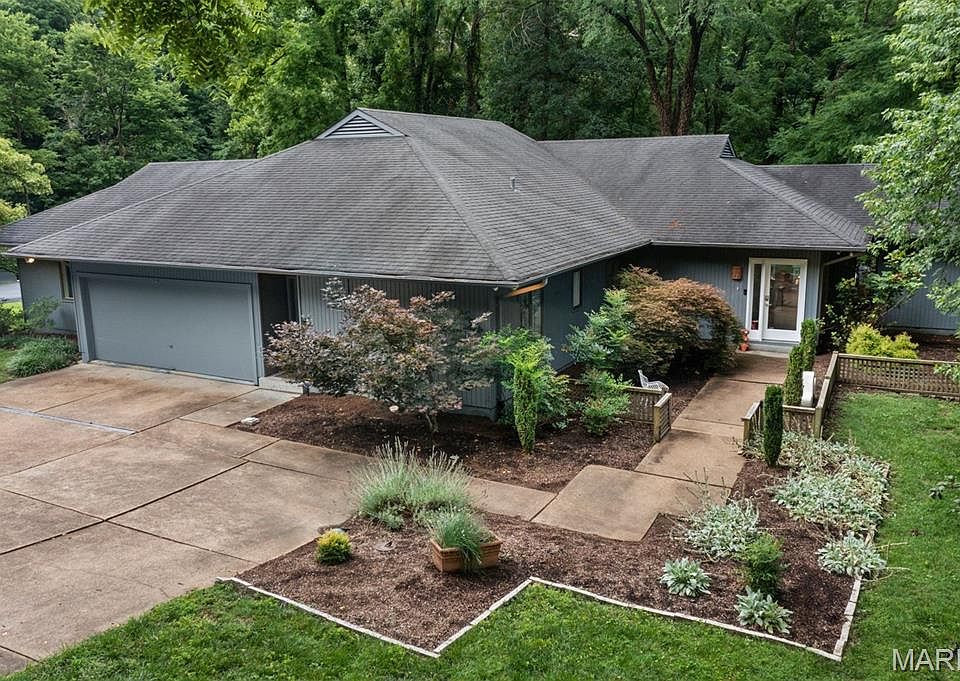 1st image of 109 N Ballas Rd #B