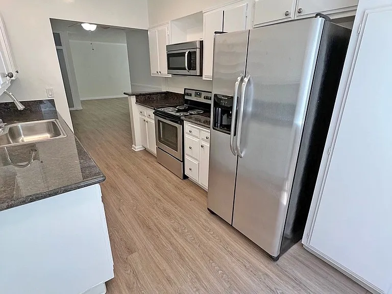 6100 Buckingham Pkwy #206 — Photo 10